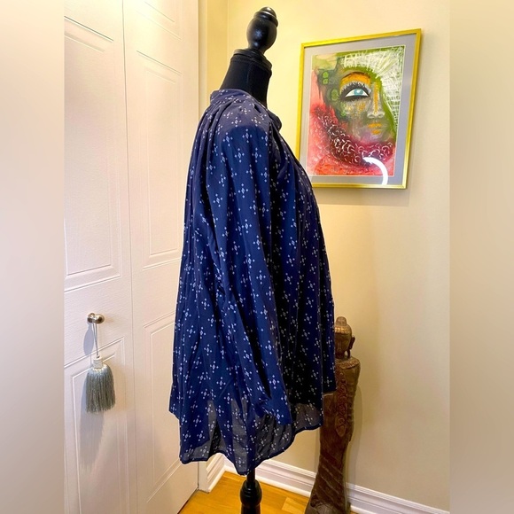H&M NWOT sheer printed - hemmed longer  back, blue background white print - Picture 6 of 13